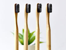 Load image into Gallery viewer, Blanqueador con carbón activo vegano + cepillo de bambú

